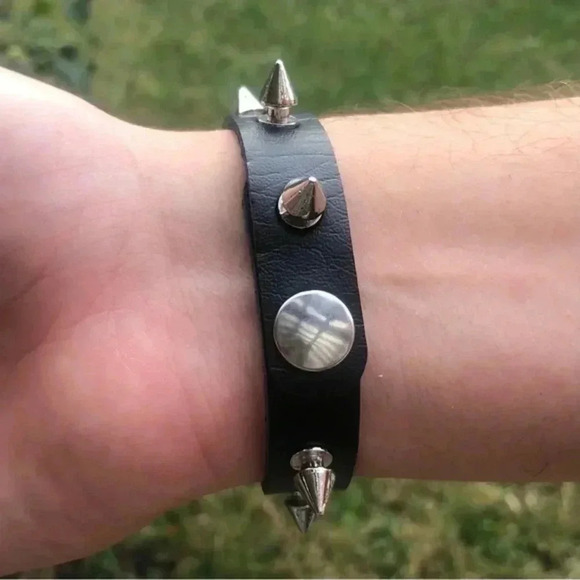 Black Leather Punk Goth Rock Spike Metal Stud Snap Cuff Bracelet NWT - Picture 2 of 4